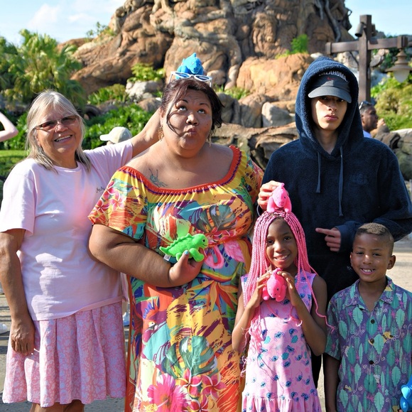 Closet for a Cause – Meet Jess | @SparkleStrongFoundation + @MagicMemoriesMayhem - Picture 4 of 17